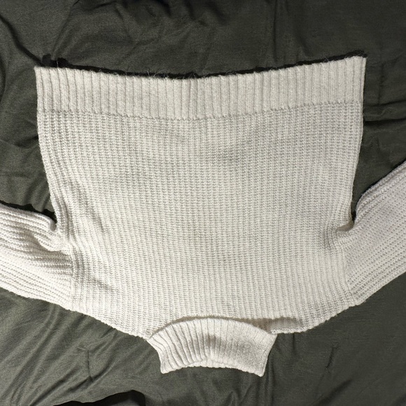 GAP Medium White Turtleneck Sweater - Picture 2 of 3